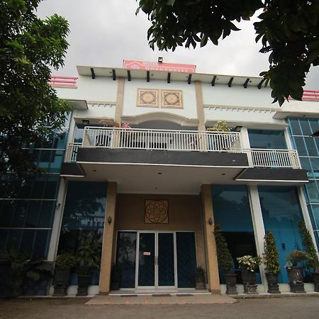 Hotel Boegenviel Syariah Lamongan Εξωτερικό φωτογραφία